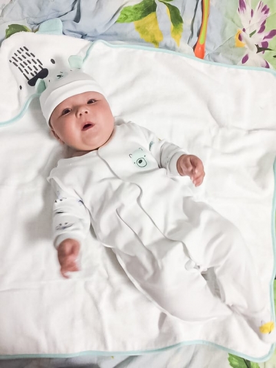 Бренд Pampers совместно с благотворительным фондом «Фонд продовольствия «Русь» передали комплекты одежды для новорожденных малообеспеченным семьям