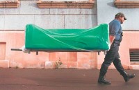"Я живу с ВИЧ. Пожалуйста, обнимите меня"