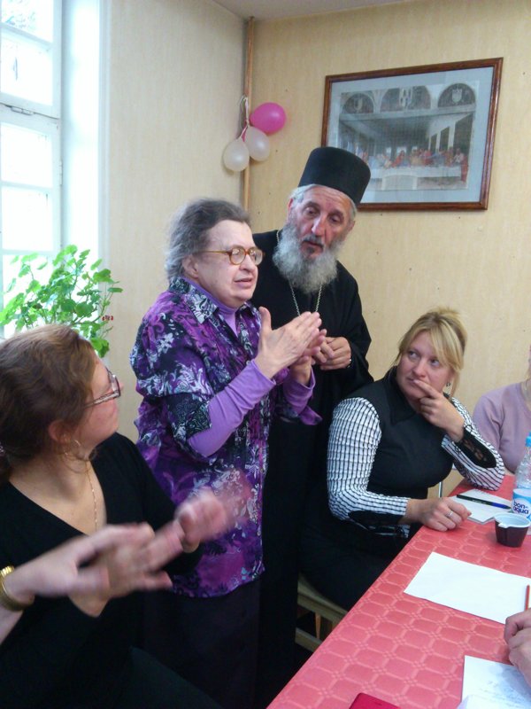 Надежда Голован и священник Лев Арашакян