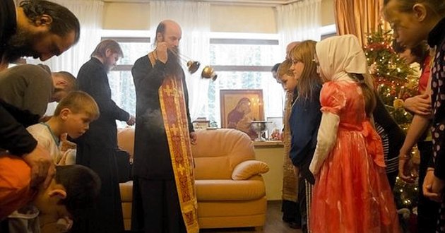 Само понятие детского дома выросло из нашего ненормального восприятия жизни