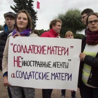 Солдатские матери пытаются доказать, что они не иностранные агенты